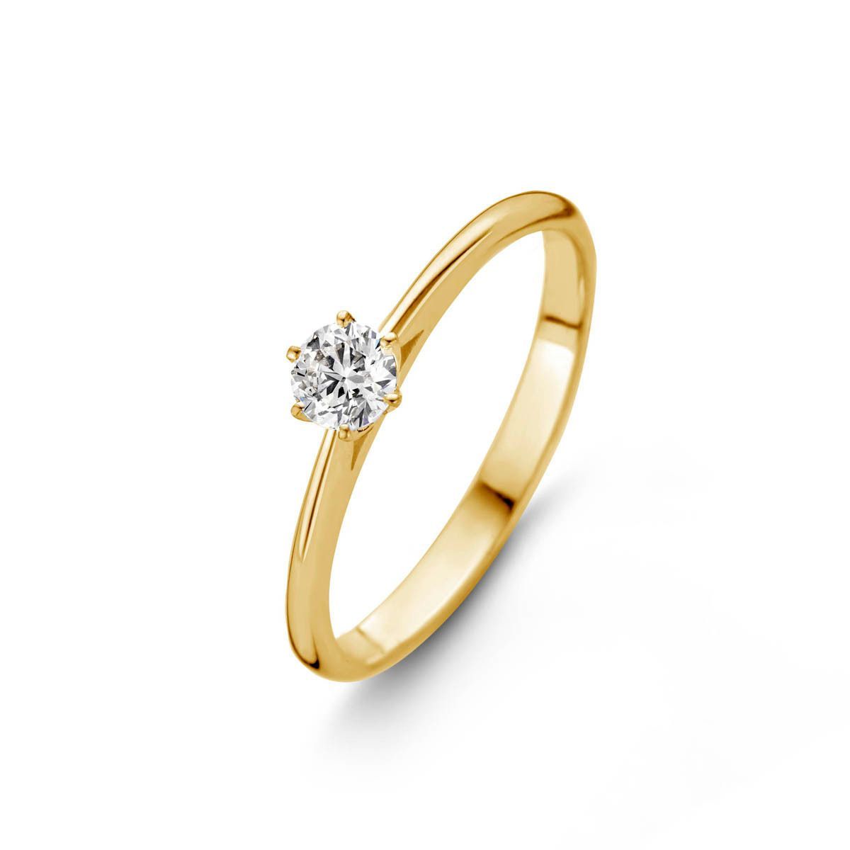 une bague en or jaune 6 griffes sertie d'un diamant solitaire rond. La monture est simple et élégante, mettant en valeur la brillance du diamant. La bague est fine et délicate.